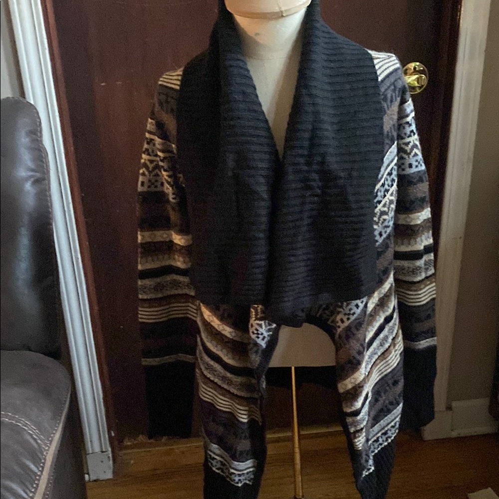 Cozy Black and Beige Patterned Cardigan